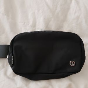 Lululemon Everywhere Belt Bag